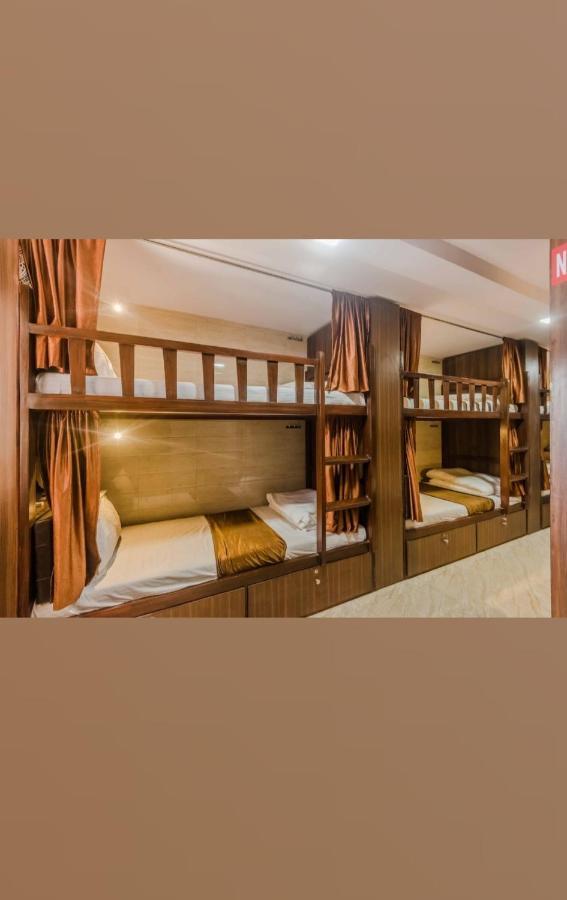 Awesome Dormitory Male Only Мумбаї Екстер'єр фото