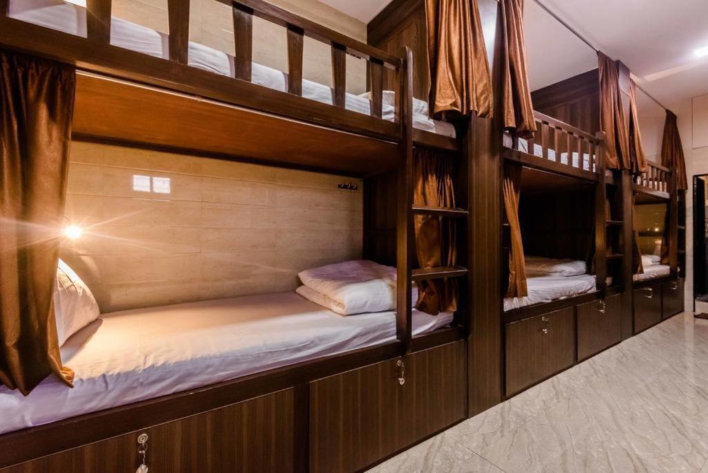 Awesome Dormitory Male Only Мумбаї Екстер'єр фото