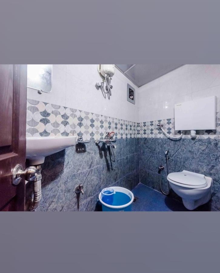 Awesome Dormitory Male Only Мумбаї Екстер'єр фото