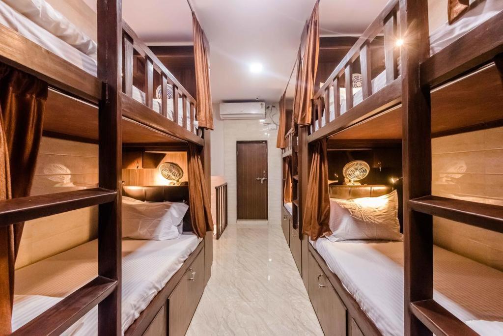 Awesome Dormitory Male Only Мумбаї Екстер'єр фото