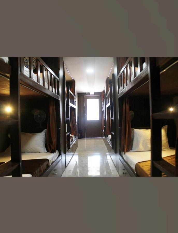 Awesome Dormitory Male Only Мумбаї Екстер'єр фото