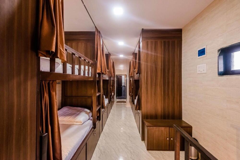 Awesome Dormitory Male Only Мумбаї Екстер'єр фото